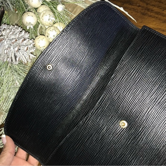 Beautiful Louis Vuitton Vintage Black Epi Montaigne 27 Clutch - Picture 9 of 17